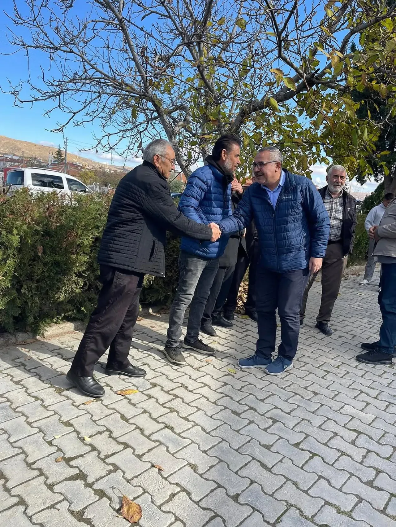 AK Parti Şereflikoçhisar İlçe Başkanı Levent Sarıkaya Cuma Namazı Sonrası Vatandaşlarla Bir Araya Geldi AK Parti Şereflikoçhisar İlçe Başkanı Levent Sarıkaya Cuma Namazı Sonrası Vatandaşlarla Bir Araya Geldi