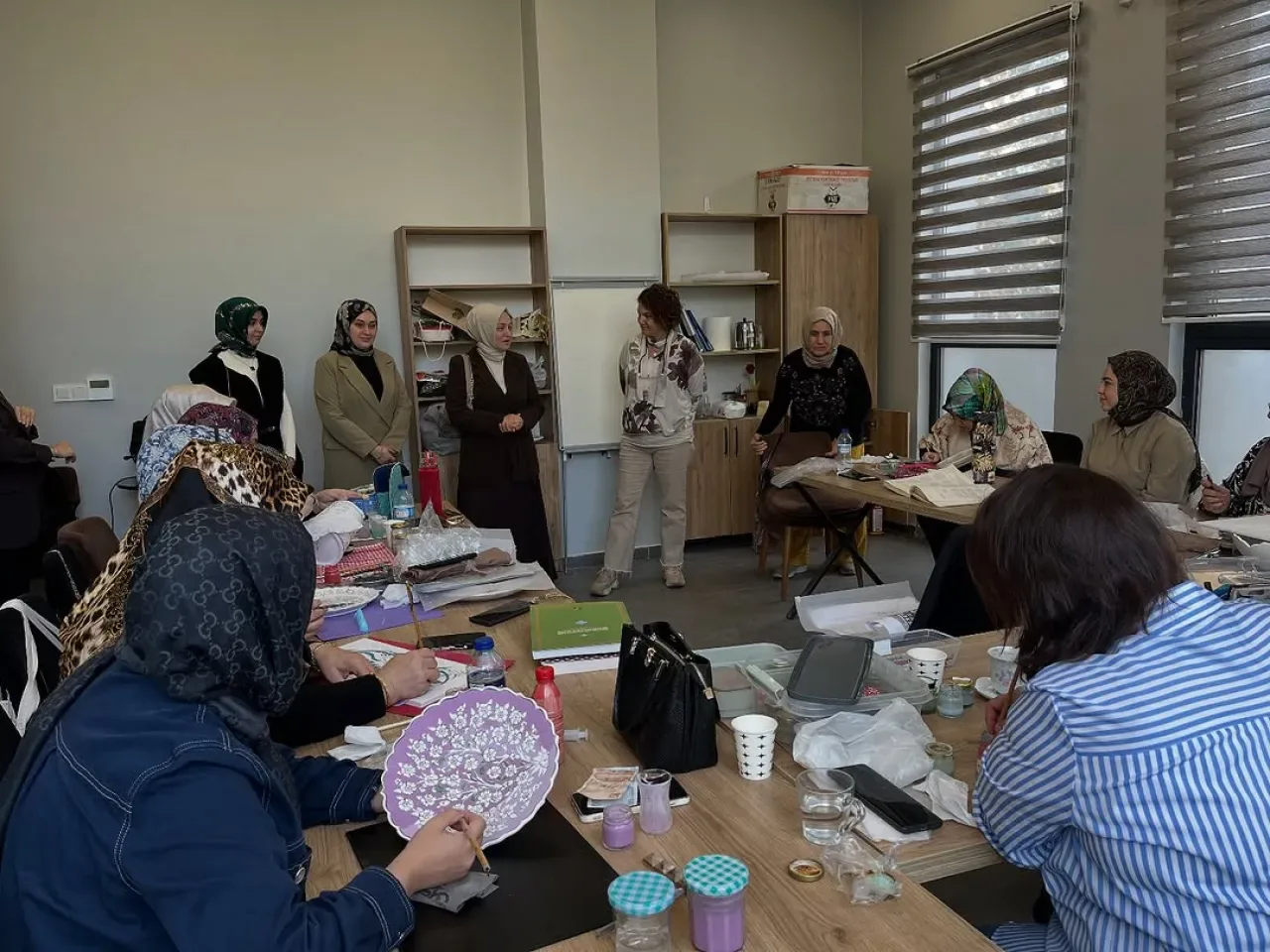 Yeşilay Esenler, Kadınlara Yönelik Çini Atölyesinde Sağlıklı Yaşamı Anlattı Yeşilay Esenler, Kadınlara Yönelik Çini Atölyesinde Sağlıklı Yaşamı Anlattı