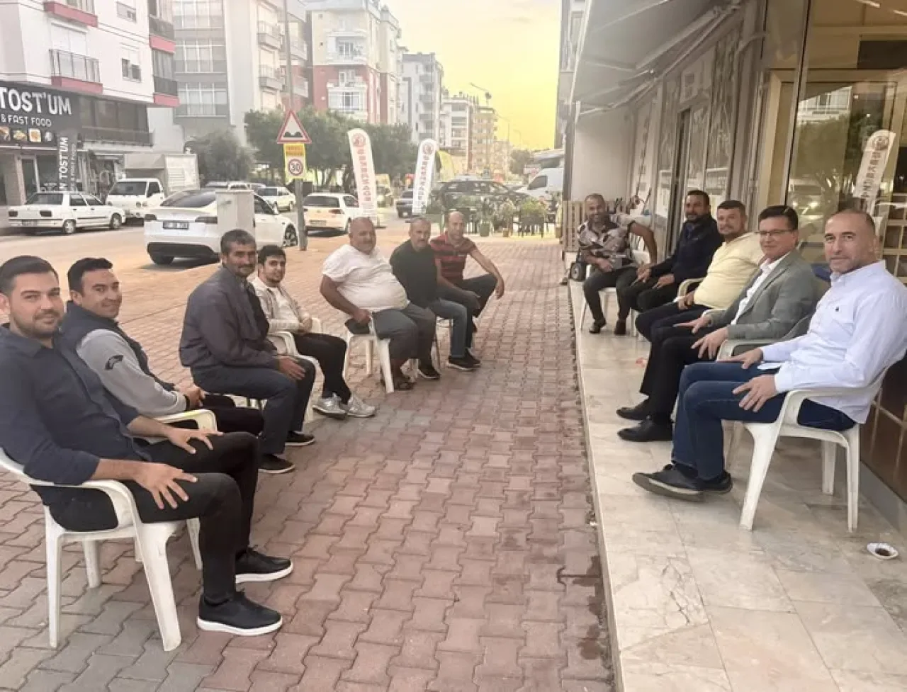 Kumluca'da Vatandaş Buluşması: Antalya'ya Hizmet ve Sevda Vurgusu Kumluca'da Vatandaş Buluşması: Antalya'ya Hizmet ve Sevda Vurgusu