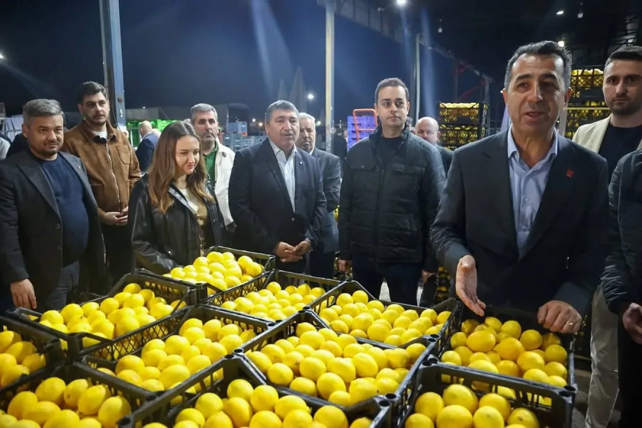 Muratpaşa CHP'li Yöneticiler Toptancı Hırdavat Halini Ziyaret Etti: "Ekonomi Alarm Veriyor" Muratpaşa CHP'li Yöneticiler Toptancı Hırdavat Halini Ziyaret Etti: "Ekonomi Alarm Veriyor"