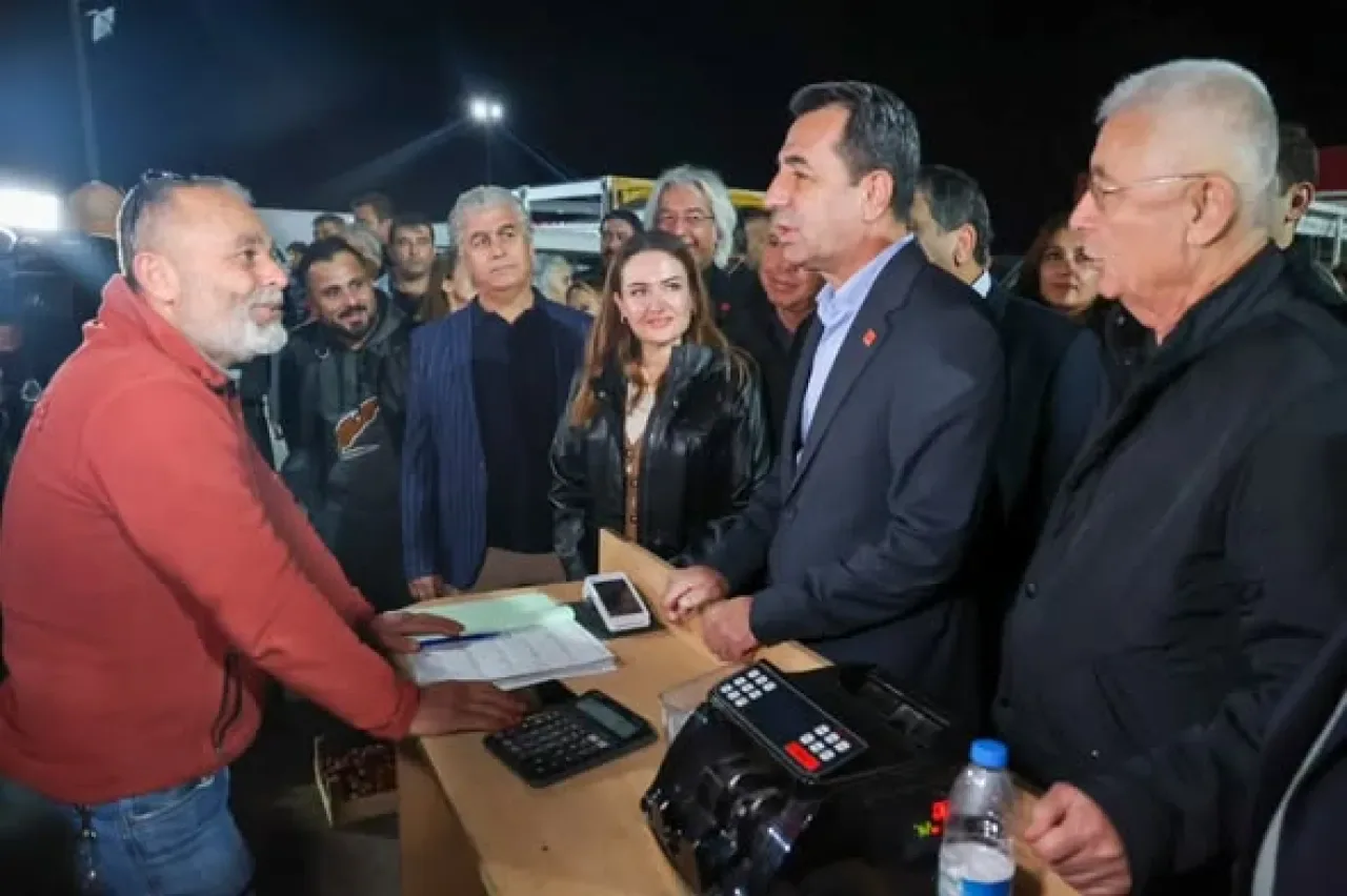 Antalya Büyükşehir Belediyesi Başkan Vekili Büşra Özdemir, Hal Esnafı ile Buluştu Antalya Büyükşehir Belediyesi Başkan Vekili Büşra Özdemir, Hal Esnafı ile Buluştu
