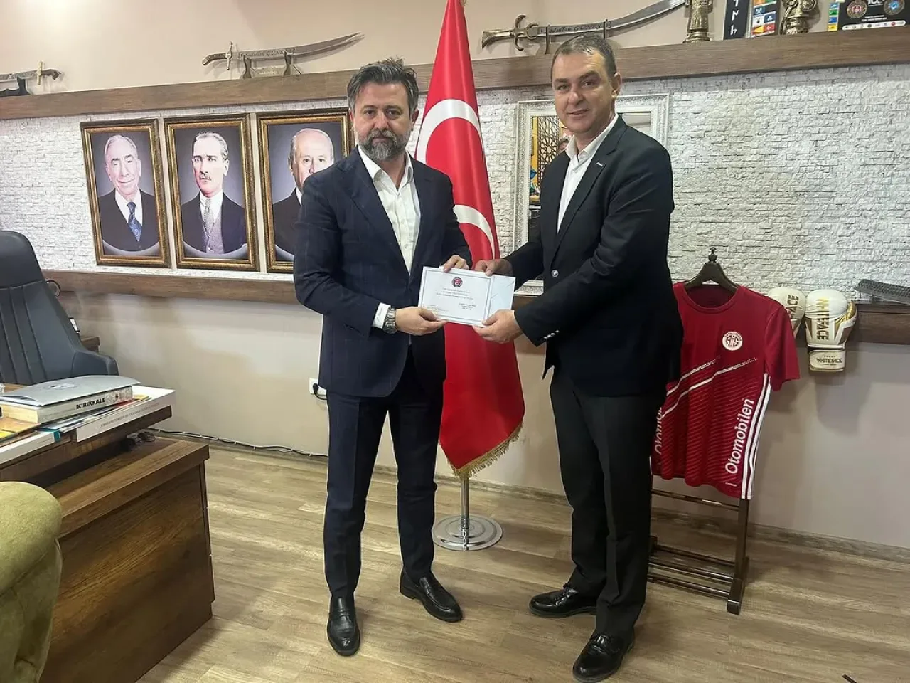Antalya'da Türk Sağlık Sen'den MHP İl Başkanlığı'na Ziyaret Antalya'da Türk Sağlık Sen'den MHP İl Başkanlığı'na Ziyaret