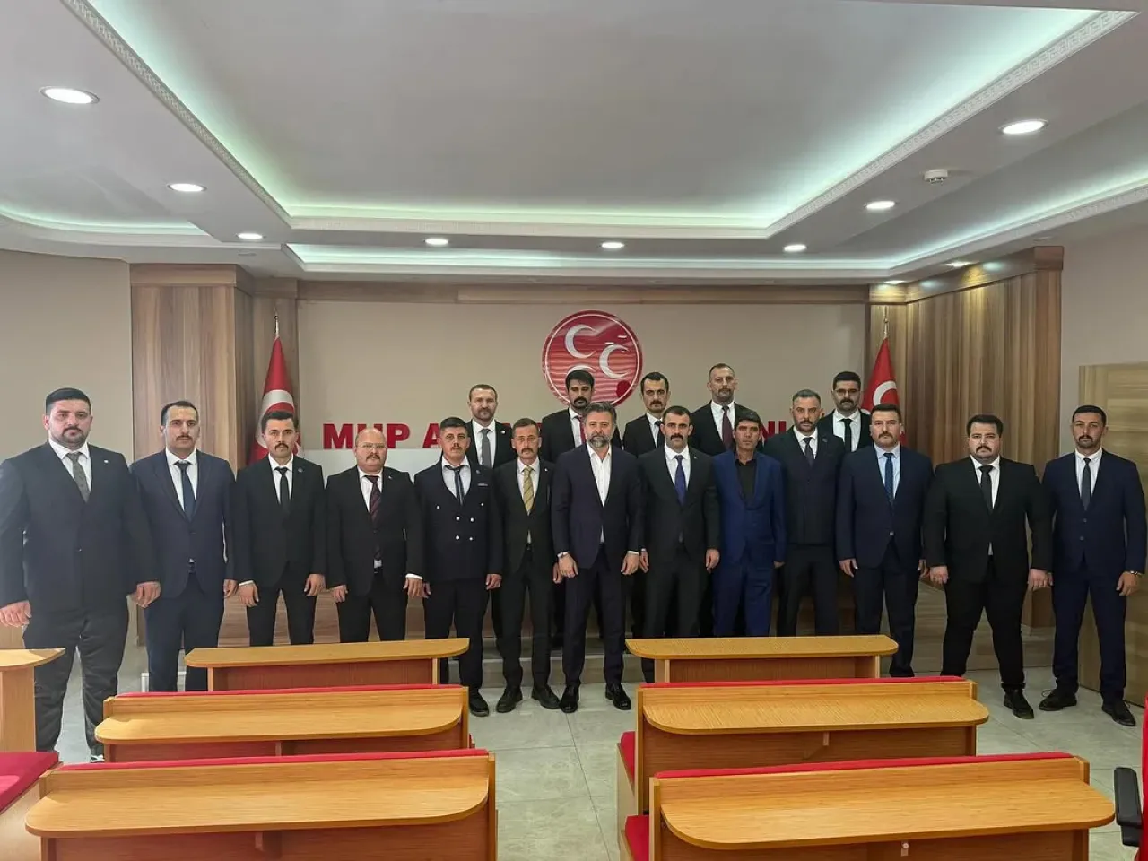 Ülkü Ocakları Antalya İl Başkanı, MHP İl Başkanlığını Ziyaret Etti Ülkü Ocakları Antalya İl Başkanı, MHP İl Başkanlığını Ziyaret Etti