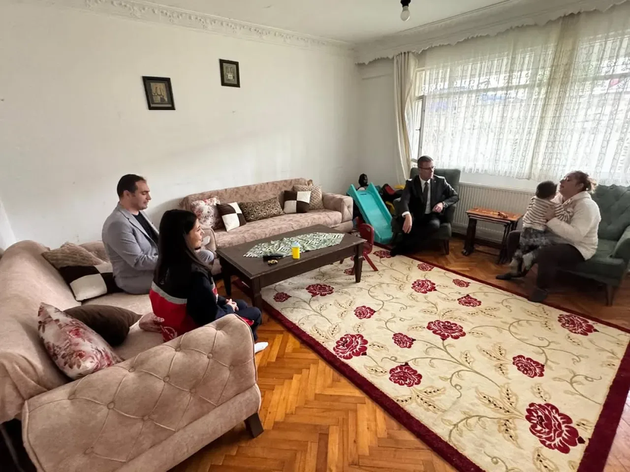 Avcılar Kaymakamlığı'ndan Hane Hane Vatandaş Ziyareti Avcılar Kaymakamlığı'ndan Hane Hane Vatandaş Ziyareti