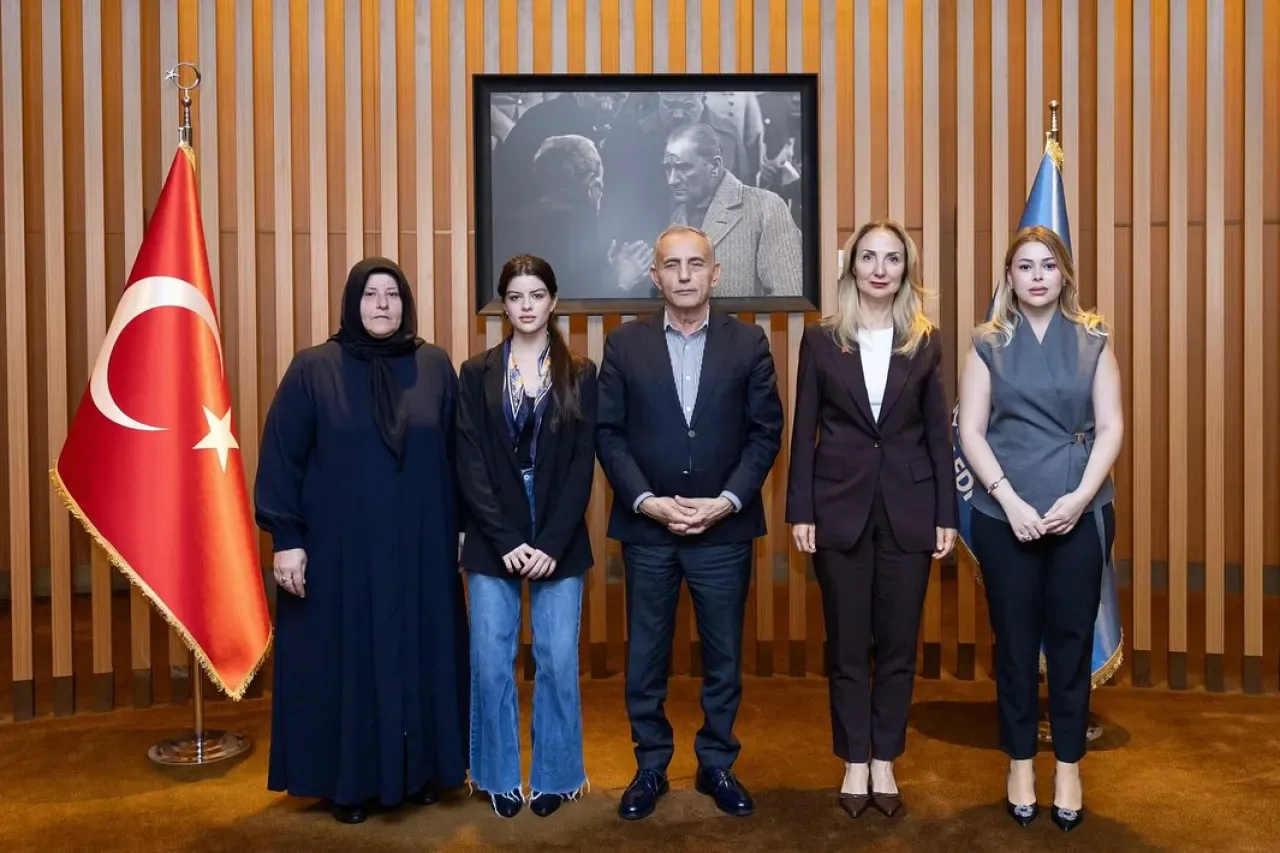 Küçükçekmece Belediye Başkanı Kemal Çebi, CHP'li Aylin Nazlıaka'yı Ağırladı Küçükçekmece Belediye Başkanı Kemal Çebi, CHP'li Aylin Nazlıaka'yı Ağırladı