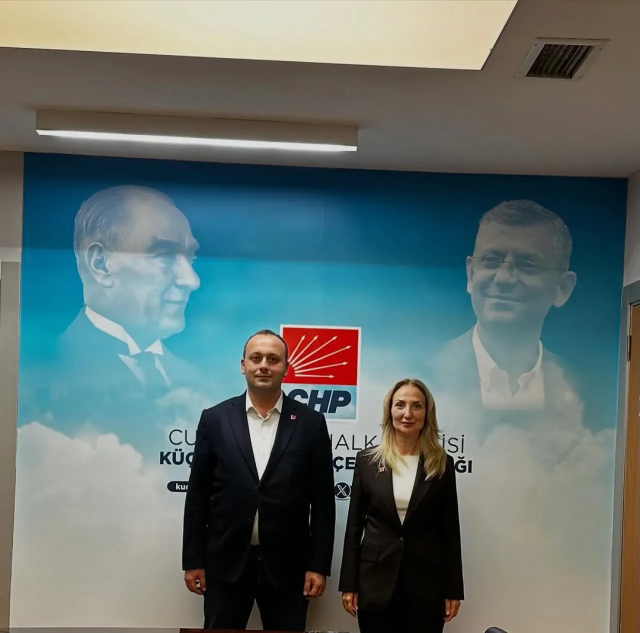 CHP'li Aylin Nazlıaka, Küçükçekmece İlçe Başkanlığı'nı Ziyaret Etti CHP'li Aylin Nazlıaka, Küçükçekmece İlçe Başkanlığı'nı Ziyaret Etti