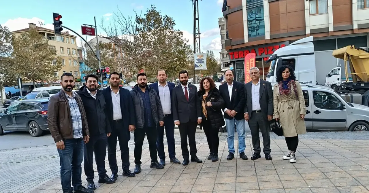 CHP'li Yöneticiler Sancaktepe'de Esnaf Ziyareti Gerçekleştirdi CHP'li Yöneticiler Sancaktepe'de Esnaf Ziyareti Gerçekleştirdi