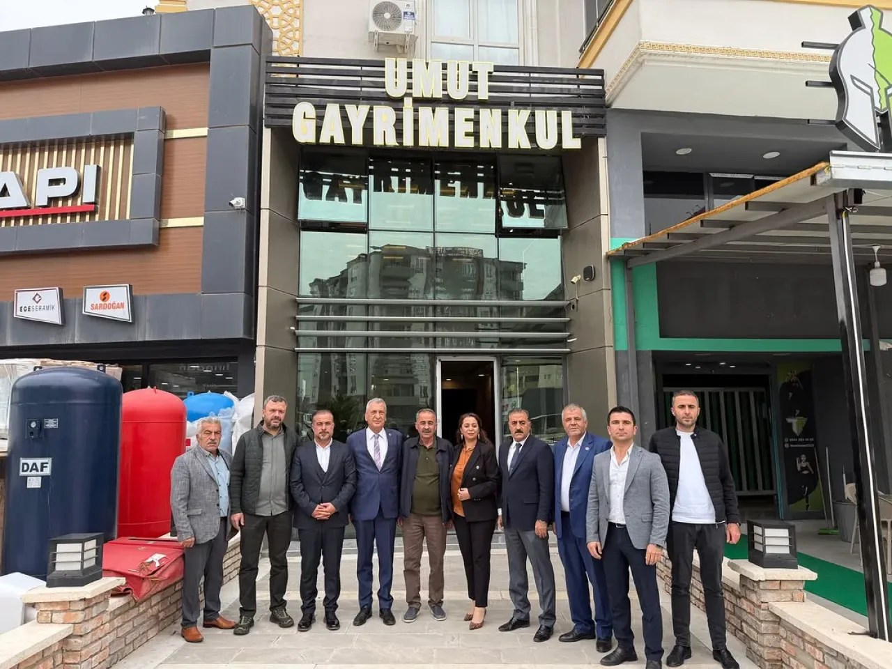 Gaziantep Milletvekili Hasan Öztürkmen, Umut Gayrimenkul'ün Yeni Şubesinin Açılışına Katıldı Gaziantep Milletvekili Hasan Öztürkmen, Umut Gayrimenkul'ün Yeni Şubesinin Açılışına Katıldı