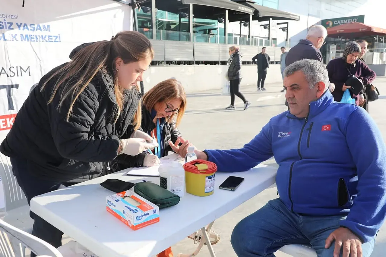 Silivri'de 14 Kasım Diyabet Günü'nde Ücretsiz Şeker Ölçümü Silivri'de 14 Kasım Diyabet Günü'nde Ücretsiz Şeker Ölçümü