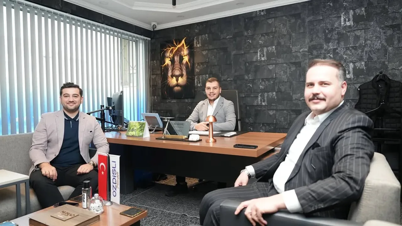 Gaziantep Milletvekili Mesut Bozatlı, Özdişli Mühendislik'i Ziyaret Etti Gaziantep Milletvekili Mesut Bozatlı, Özdişli Mühendislik'i Ziyaret Etti