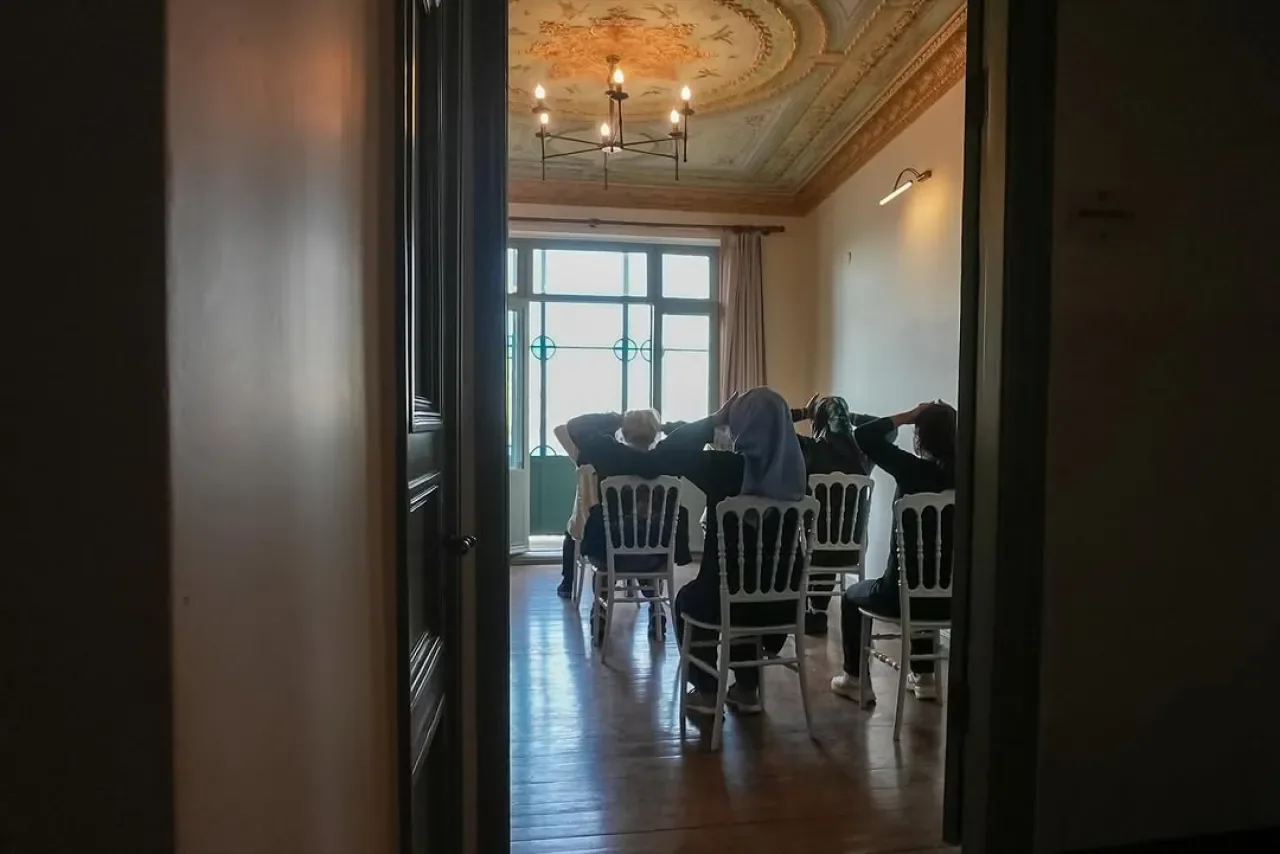Beyoğlu'nda Sandalye Yogası ve Nefes Terapisi ile Sağlıklı Yaşam Beyoğlu'nda Sandalye Yogası ve Nefes Terapisi ile Sağlıklı Yaşam