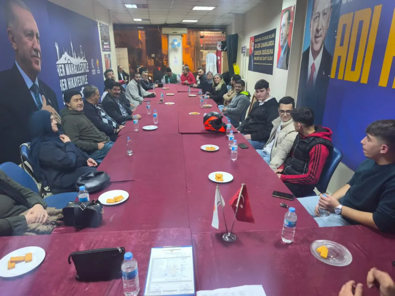 AK Parti Beyoğlu İlçe Teşkilatı, Kaptanpaşa Mahalle Yönetim Kurulu Toplantısı Gerçekleştirdi AK Parti Beyoğlu İlçe Teşkilatı, Kaptanpaşa Mahalle Yönetim Kurulu Toplantısı Gerçekleştirdi