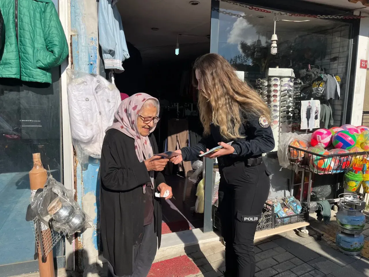 Beykoz'da Dijital Güvenlik ve Suçlarla Mücadele Bilgilendirmesi Yapıldı Beykoz'da Dijital Güvenlik ve Suçlarla Mücadele Bilgilendirmesi Yapıldı
