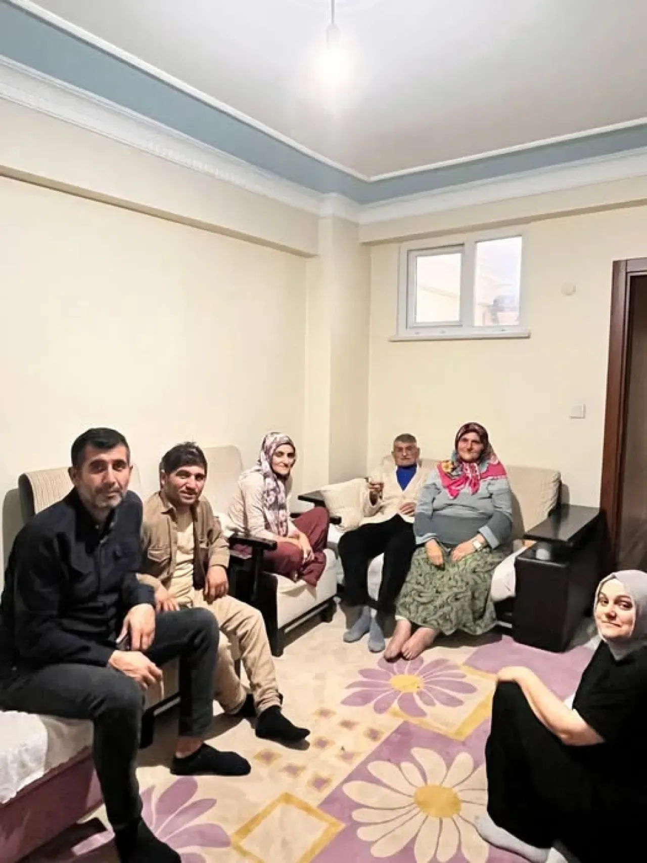 MHP Başkanı Devlet Bahçeli'nin Talimatıyla Bağcılar'da Aile Ziyareti MHP Başkanı Devlet Bahçeli'nin Talimatıyla Bağcılar'da Aile Ziyareti