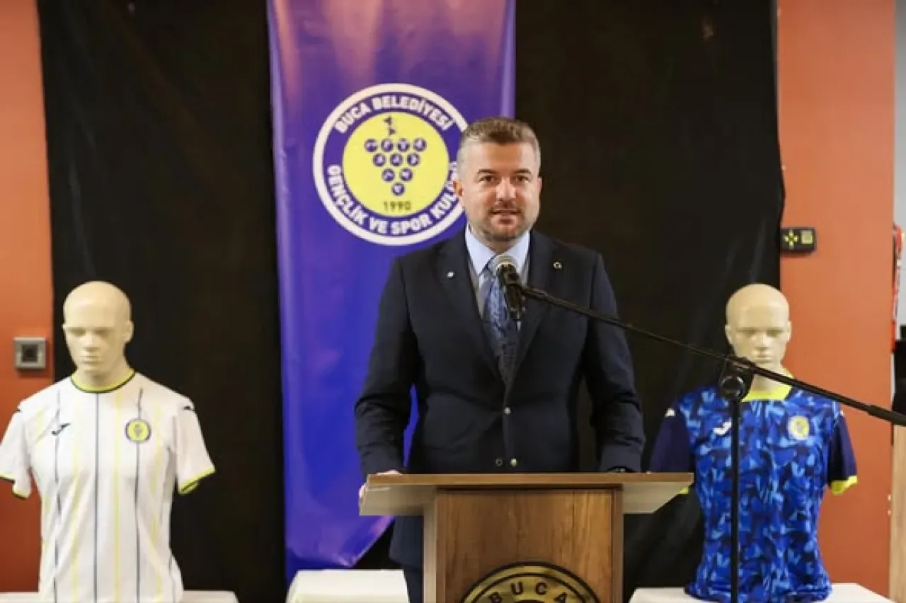 Buca'da Futbol Efsaneleri Gecesi: Geçmişin Yıldızlarından Geleceğin Yıldızlarına İlham Buca'da Futbol Efsaneleri Gecesi: Geçmişin Yıldızlarından Geleceğin Yıldızlarına İlham