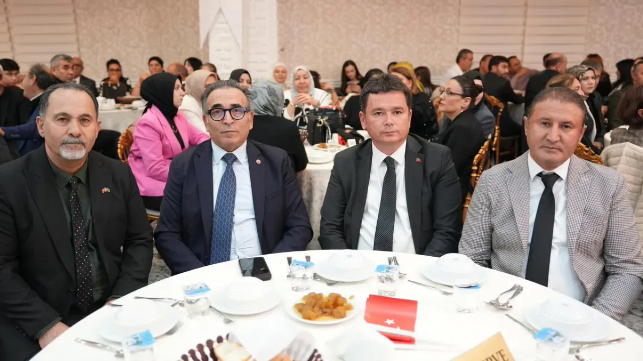 Bursa'da Iğdır'ın Kurtuluş Gecesi Coşkuyla Kutlandı Bursa'da Iğdır'ın Kurtuluş Gecesi Coşkuyla Kutlandı