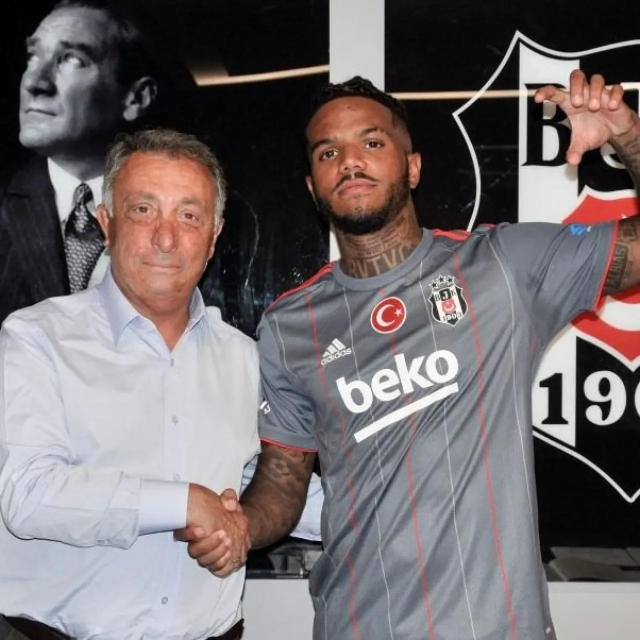 Atakan Kurt ve Valentin Rosier'den Florya'da Duygusal Anlar Atakan Kurt ve Valentin Rosier'den Florya'da Duygusal Anlar