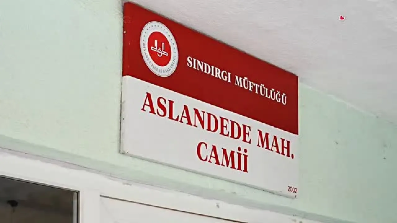 Sındırgı Belediyesi, Camilerde ve Yaşlıların Evlerinde Temizlik Hizmeti Veriyor Sındırgı Belediyesi, Camilerde ve Yaşlıların Evlerinde Temizlik Hizmeti Veriyor