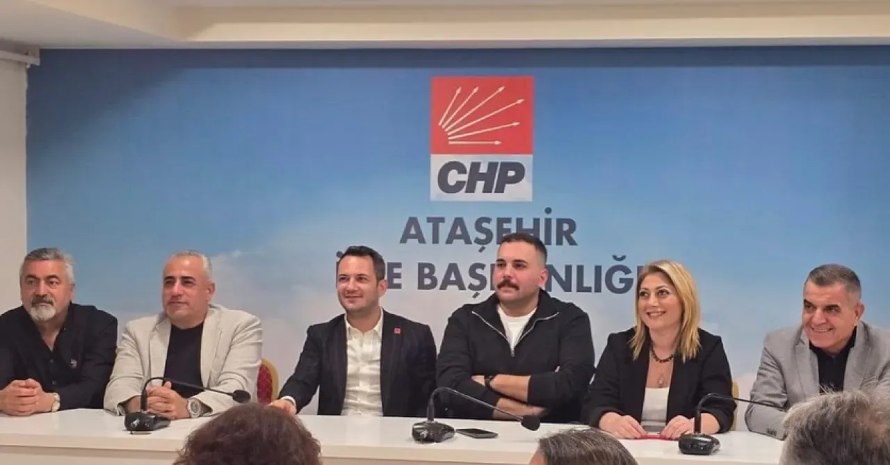 CHP Ataşehir Gençlik Kolları'ndan İçerenköy Mahallesi'ne Ziyaret CHP Ataşehir Gençlik Kolları'ndan İçerenköy Mahallesi'ne Ziyaret