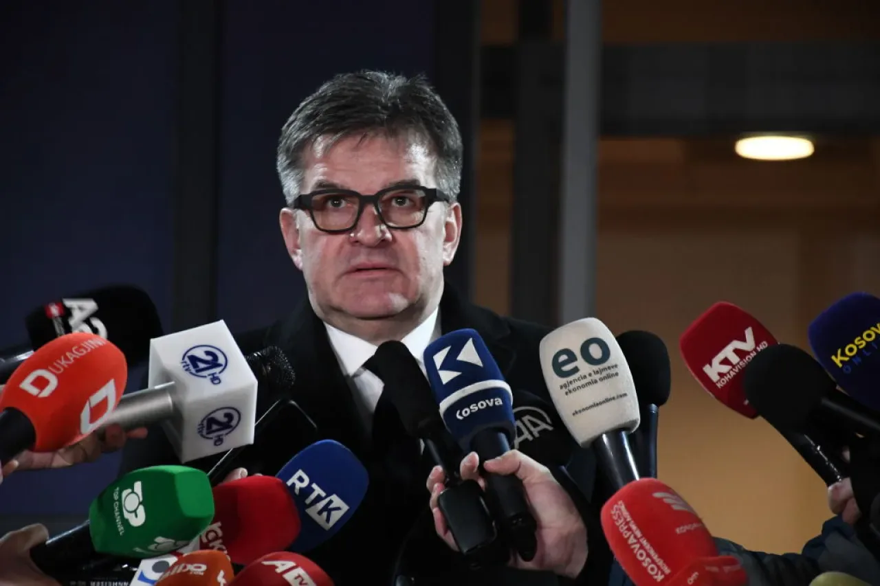 Yeni Epstein E-postaları Slovakya'nın Eski Dışişleri Bakanı ile Bağlantıyı Ortaya Çıkardı Yeni Epstein E-postaları Slovakya'nın Eski Dışişleri Bakanı ile Bağlantıyı Ortaya Çıkardı
