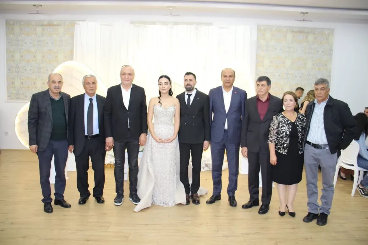 CHP'li Milletvekili Melih Meriç, Genç Çiftin Nişan Töreninde CHP'li Milletvekili Melih Meriç, Genç Çiftin Nişan Töreninde