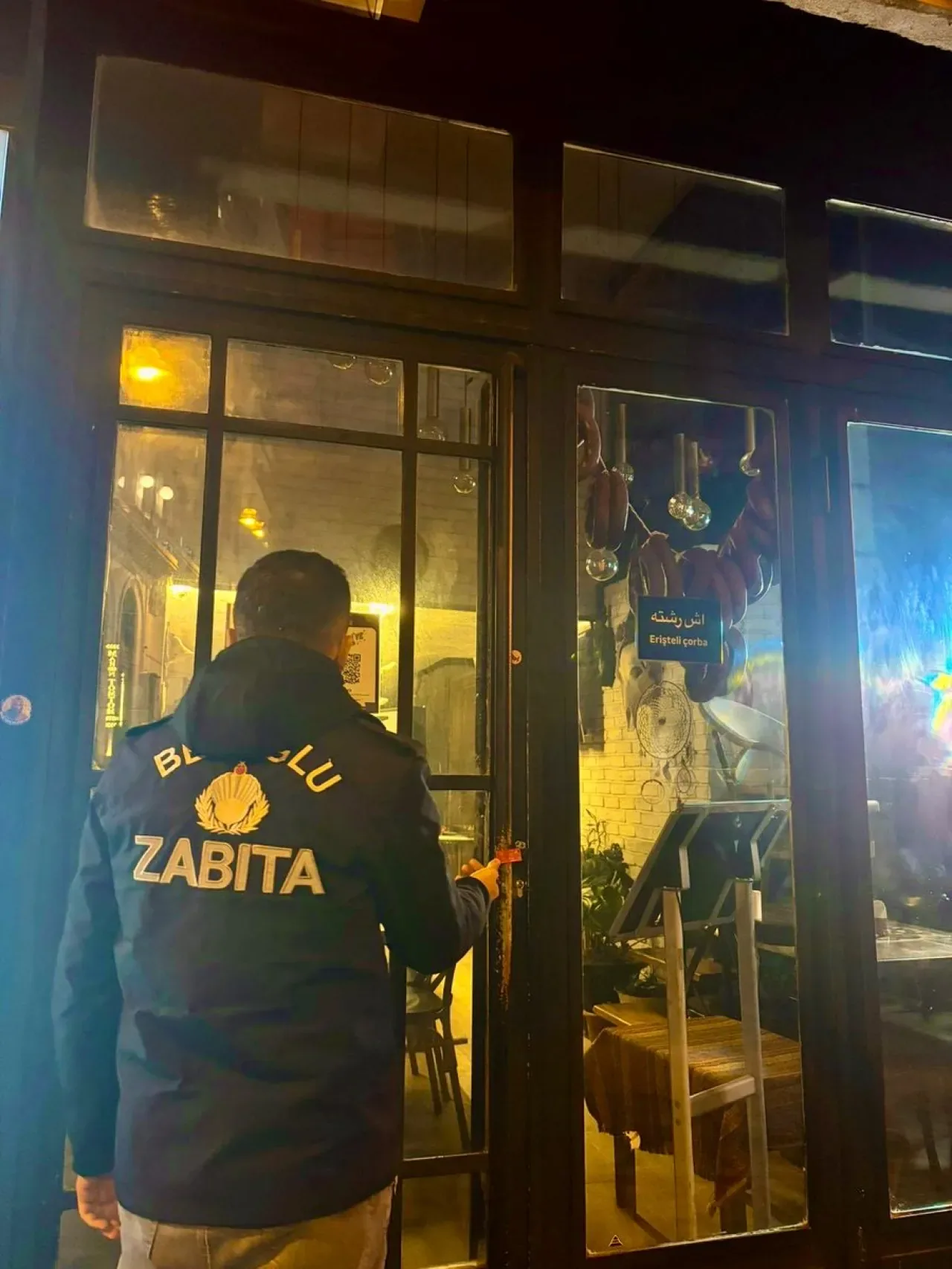 Beyoğlu Belediye Başkanı İnan Güney'den İş Yerinde Şiddet Açıklaması: "İnsan Onuruna Yönelen Hiçbir Eyleme Göz Yummayız" Beyoğlu Belediye Başkanı İnan Güney'den İş Yerinde Şiddet Açıklaması: "İnsan Onuruna Yönelen Hiçbir Eyleme Göz Yummayız"