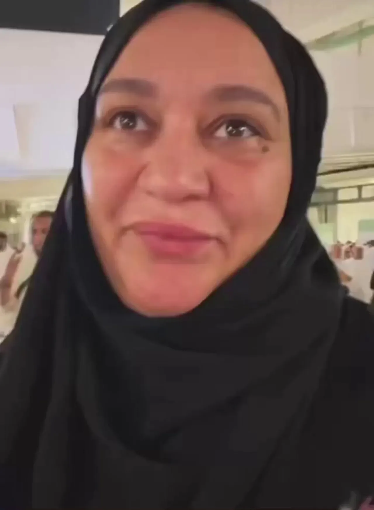 Kabe'deki Duygusal Anlar: Kadın Ziyaretçinin Sözleri Gündem Oldu Kabe'deki Duygusal Anlar: Kadın Ziyaretçinin Sözleri Gündem Oldu