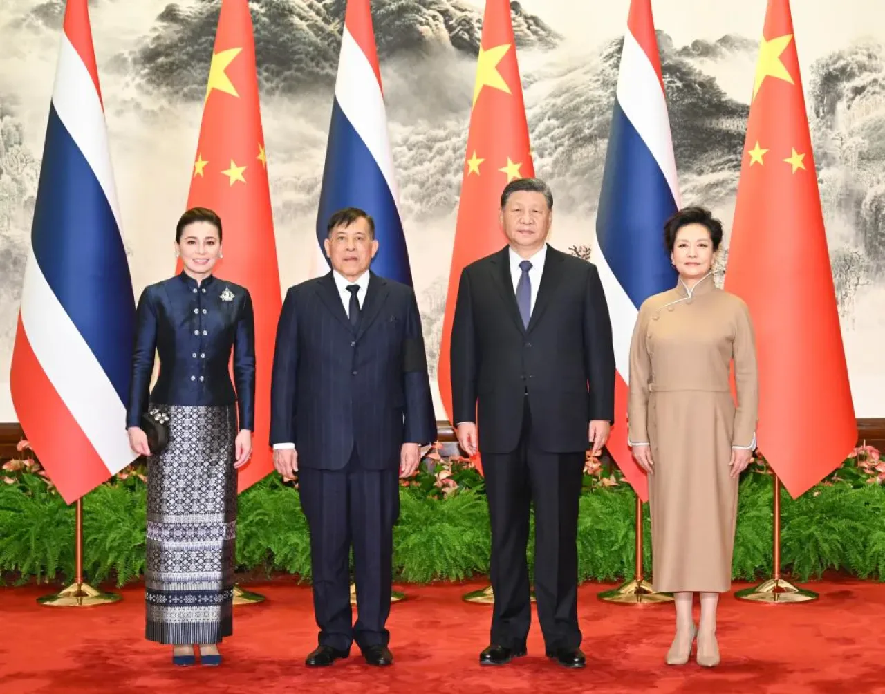 Başkan Xi Jinping, Tayland Kralı ile Görüşmesinde Ortak Geleceğe Sahip Topluluk İnşası Çağrısında Bulundu Başkan Xi Jinping, Tayland Kralı ile Görüşmesinde Ortak Geleceğe Sahip Topluluk İnşası Çağrısında Bulundu