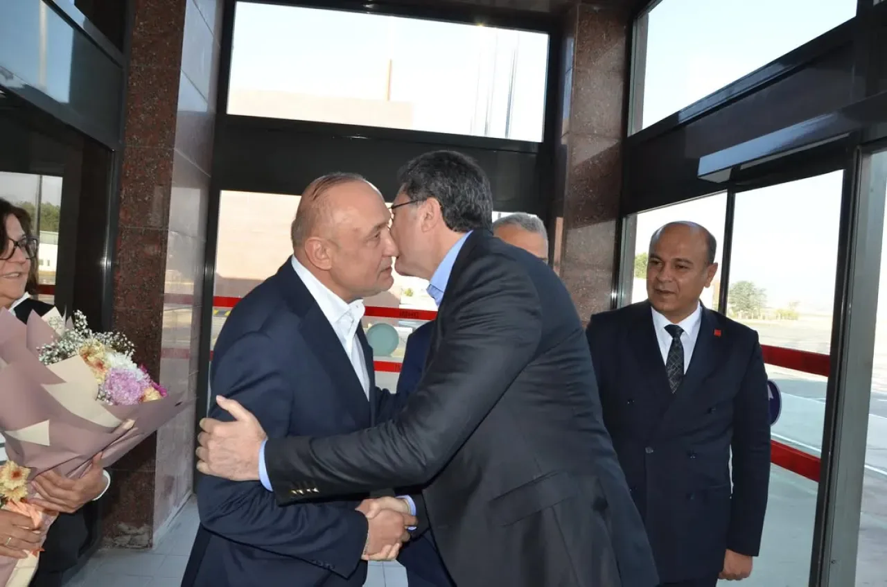 CHP'li Ensar Aytekin, Gaziantep'te Parti Temsilcileri Tarafından Karşılandı CHP'li Ensar Aytekin, Gaziantep'te Parti Temsilcileri Tarafından Karşılandı