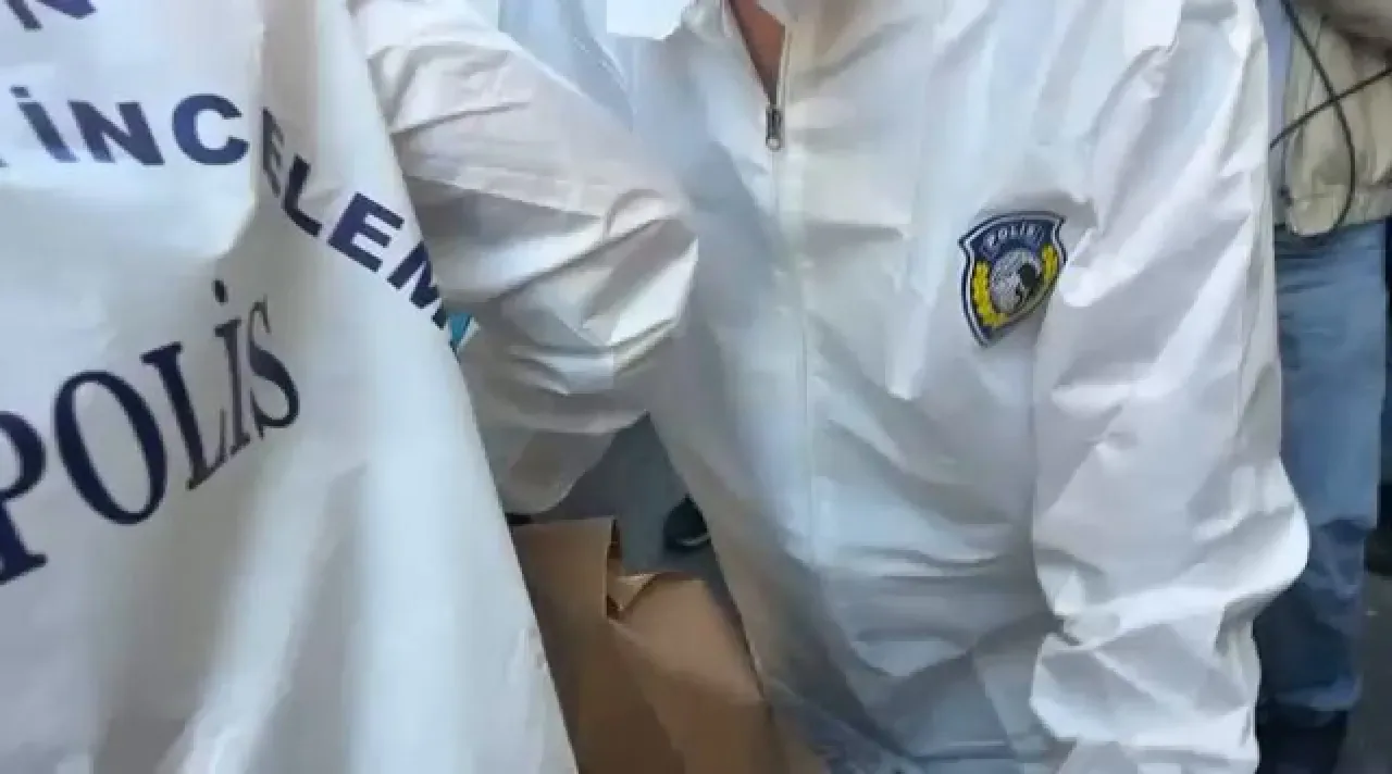 İstanbul'da Bir Otelde 2 Kişi Zehirlendi: İnceleme Başlatıldı İstanbul'da Bir Otelde 2 Kişi Zehirlendi: İnceleme Başlatıldı