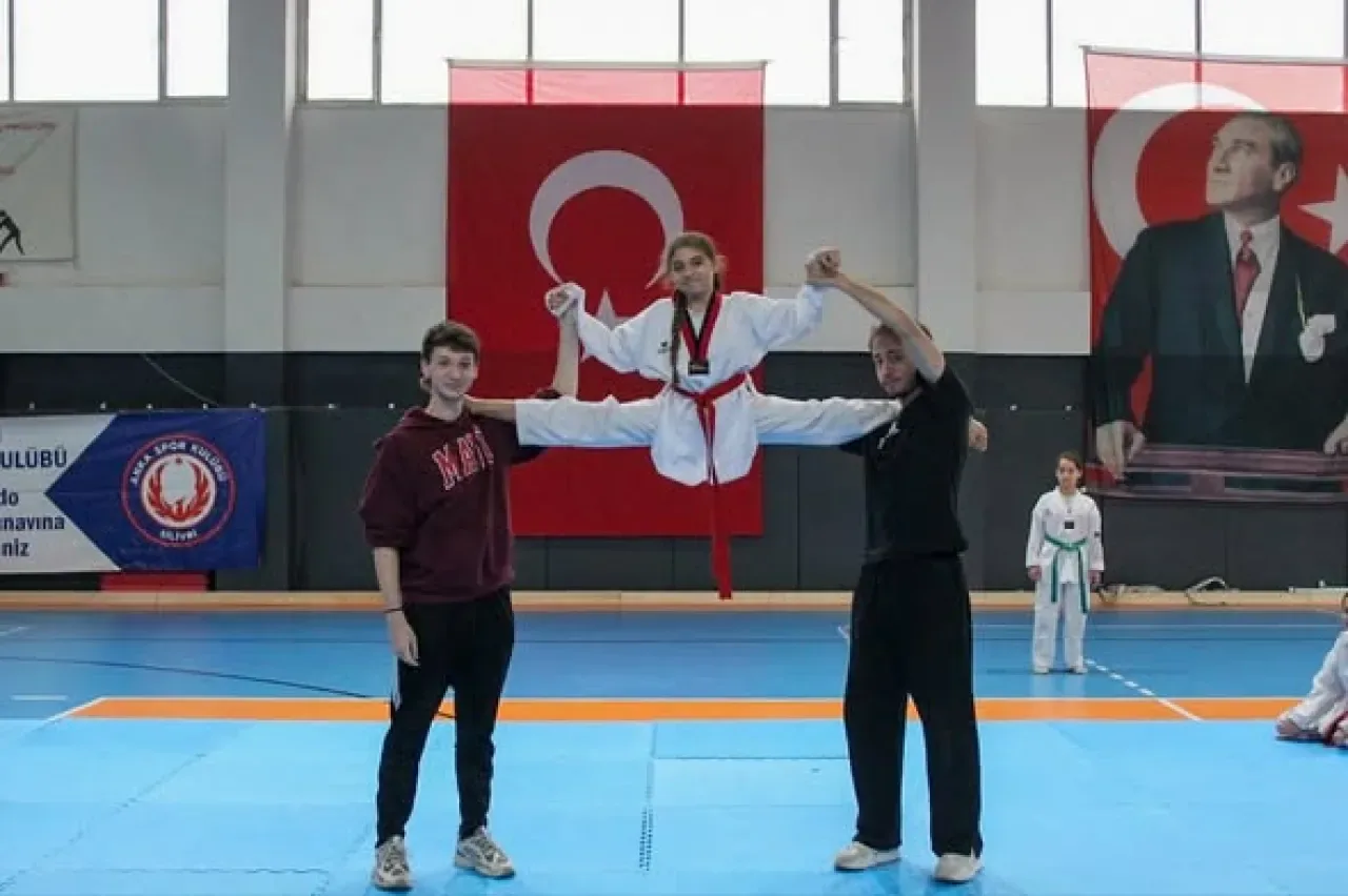 GSB Spokolları'nda Taekwondo Öğrencilerinden Yeni Kuşak Sınavı GSB Spokolları'nda Taekwondo Öğrencilerinden Yeni Kuşak Sınavı