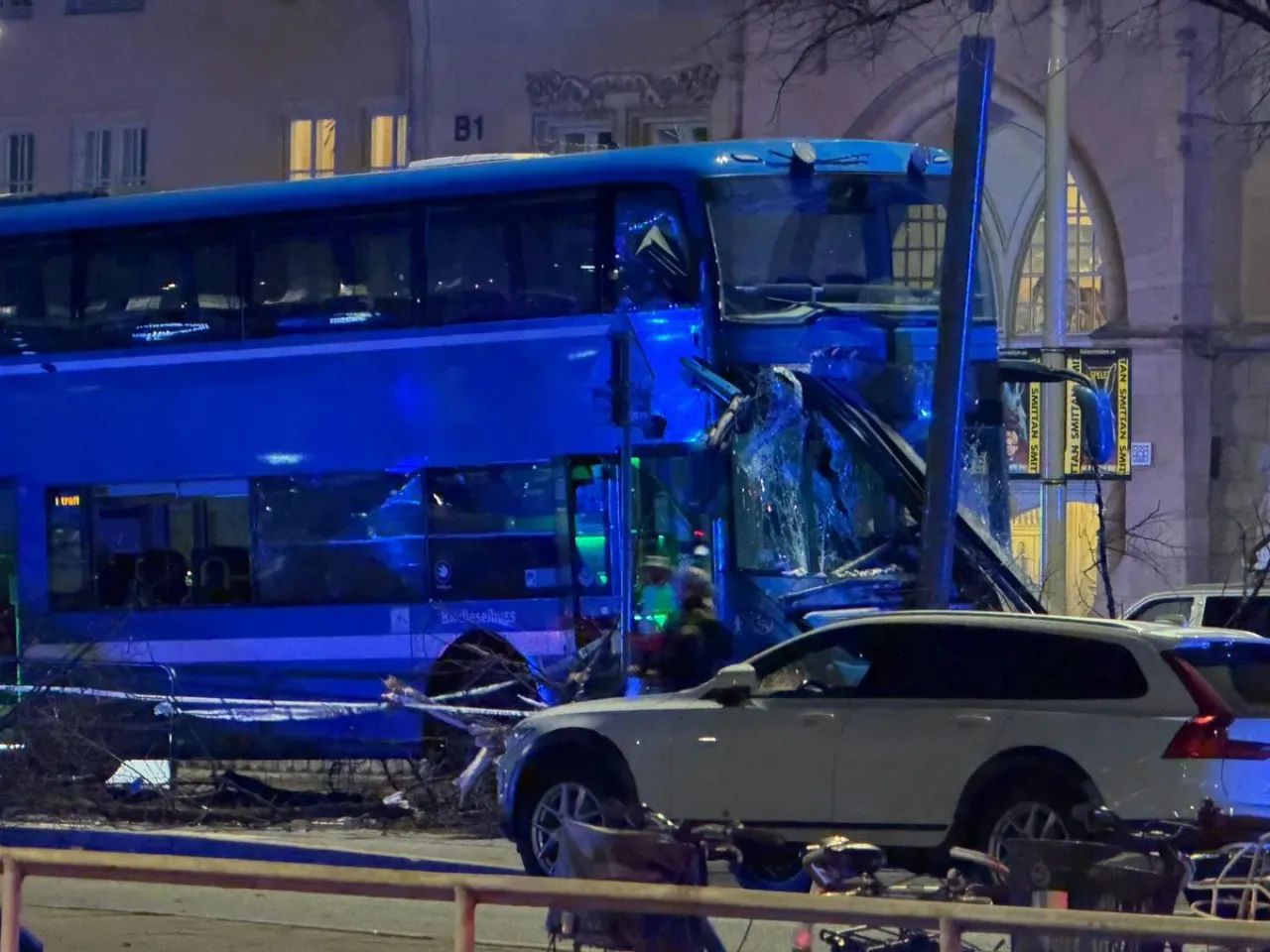 Stockholm'de Otobüs Kazası: İsveç Polisi Kaza İhtimali Üzerinde Duruyor Stockholm'de Otobüs Kazası: İsveç Polisi Kaza İhtimali Üzerinde Duruyor