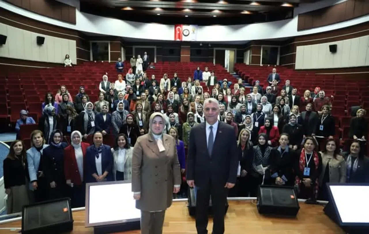 AK Parti'de 81 İl Kadın Kolları Başkanları Toplantısı Gerçekleştirildi AK Parti'de 81 İl Kadın Kolları Başkanları Toplantısı Gerçekleştirildi
