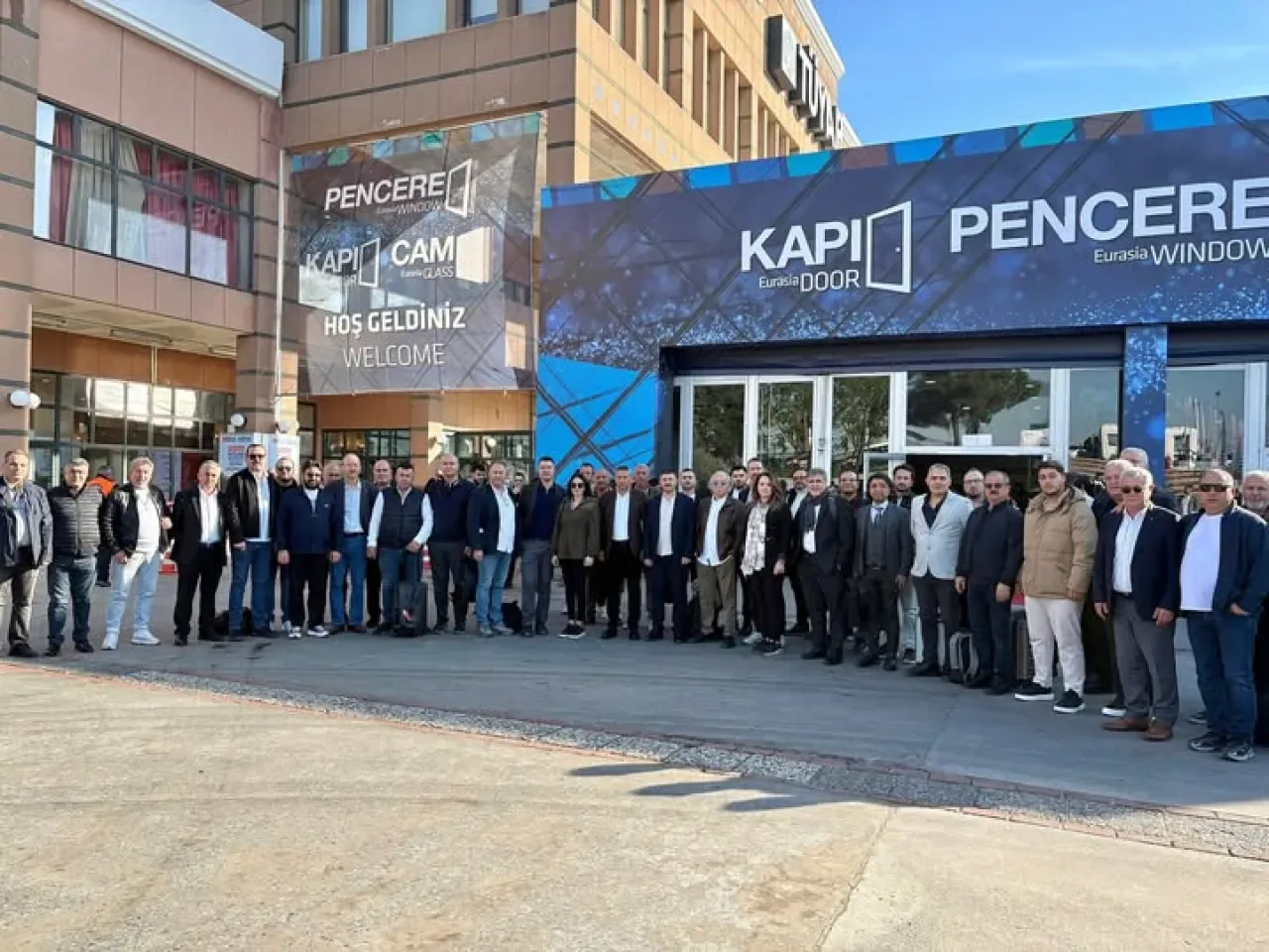 İzmir Ticaret Odası Üyeleri Avrasya Kapı Pencere ve Cam Fuarı'nda Sektörü İnceledi İzmir Ticaret Odası Üyeleri Avrasya Kapı Pencere ve Cam Fuarı'nda Sektörü İnceledi