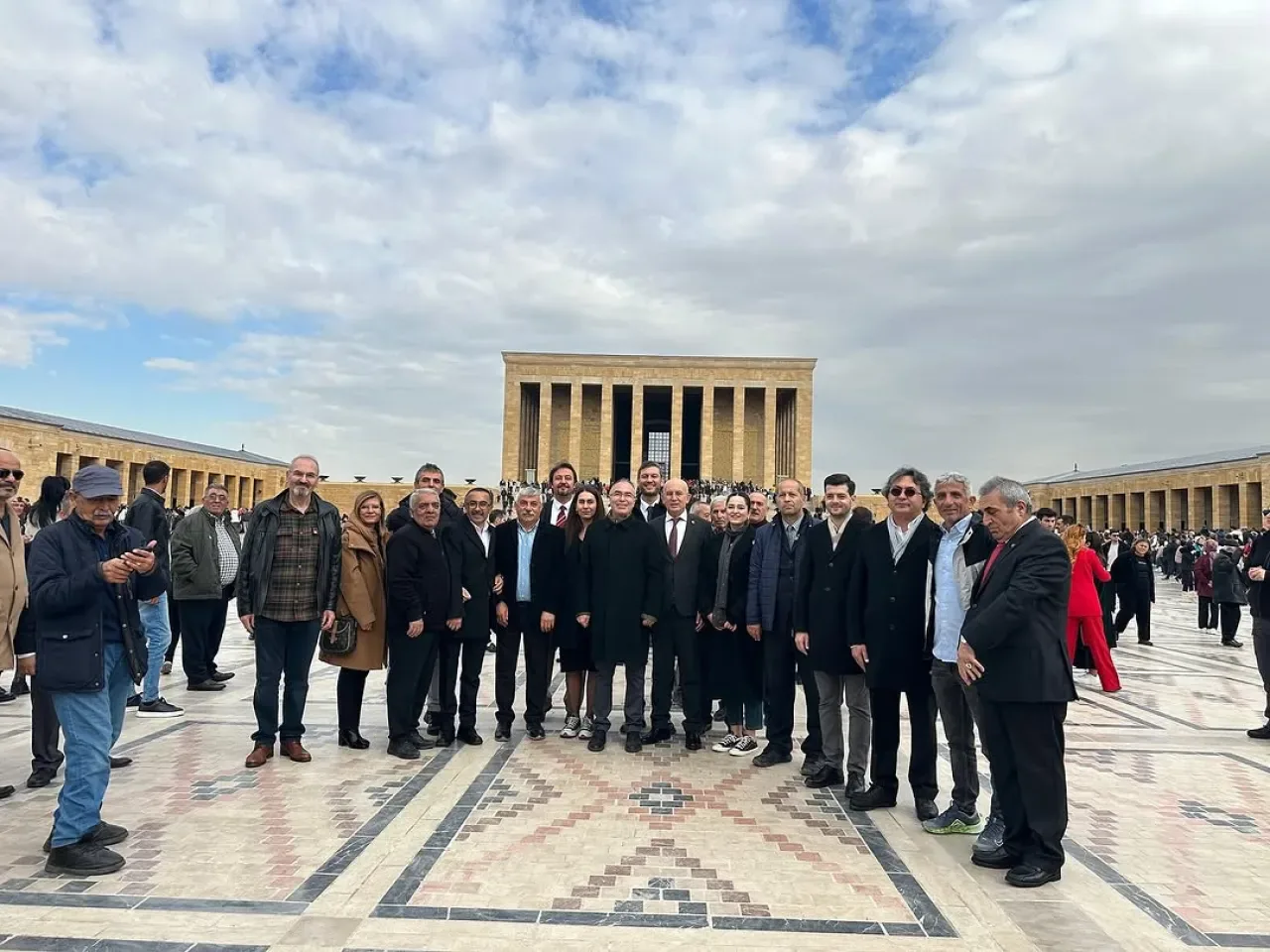 CHP'li Gölbaşı İlçe Teşkilatı Anıtkabir'i Ziyaret Etti CHP'li Gölbaşı İlçe Teşkilatı Anıtkabir'i Ziyaret Etti