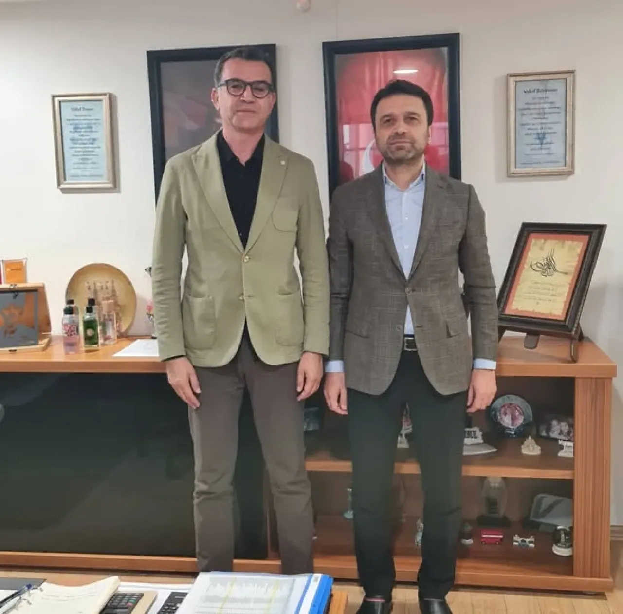 Antalya AK Parti Milletvekili Mustafa Köse'den VakıfBank'a Ziyaret Antalya AK Parti Milletvekili Mustafa Köse'den VakıfBank'a Ziyaret