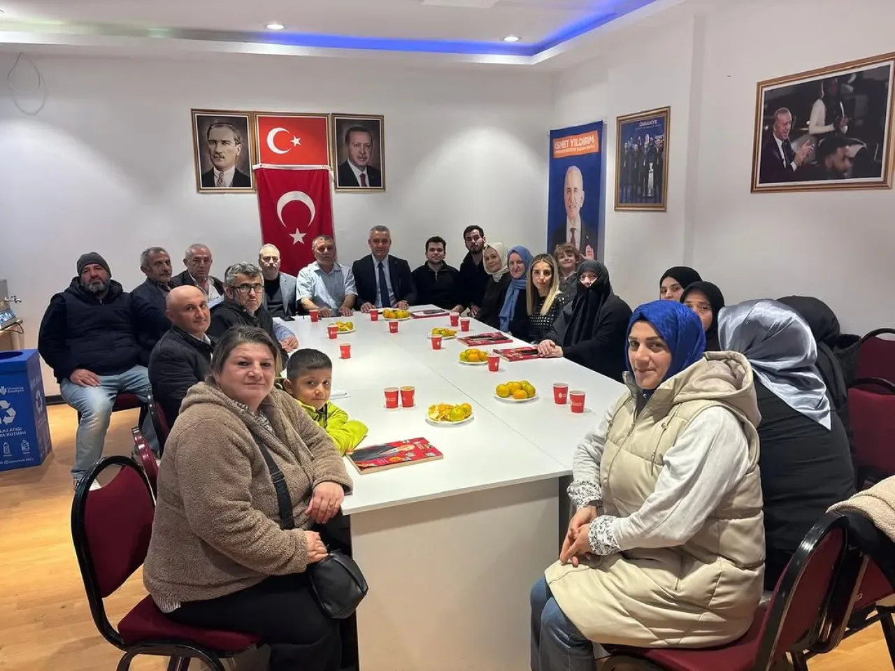 AK Parti Ümraniye'de Mahalle Toplantıları ile Halkla Buluştu AK Parti Ümraniye'de Mahalle Toplantıları ile Halkla Buluştu