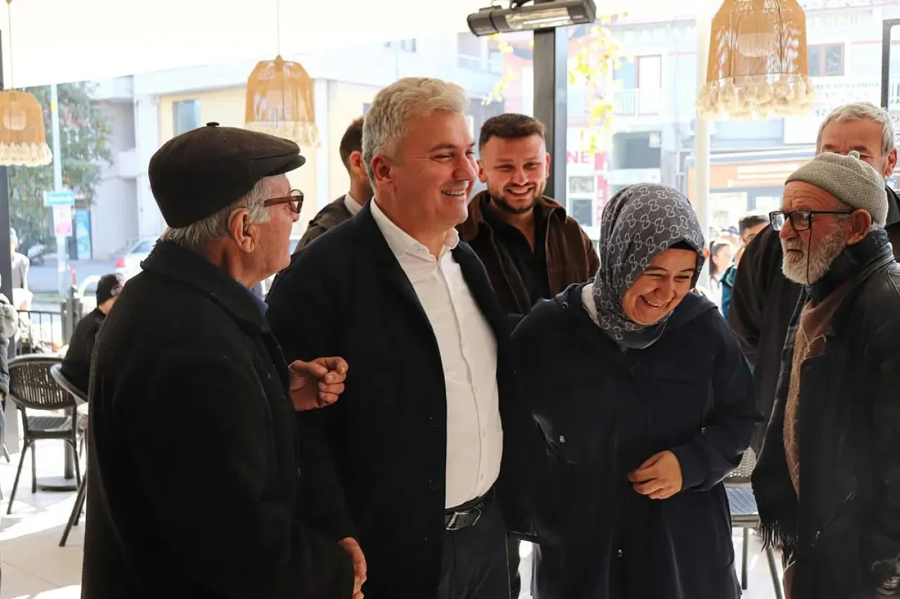 AK Partili Milletvekillerinden Sındırgı'da Depremzede Esnaf Ziyareti AK Partili Milletvekillerinden Sındırgı'da Depremzede Esnaf Ziyareti