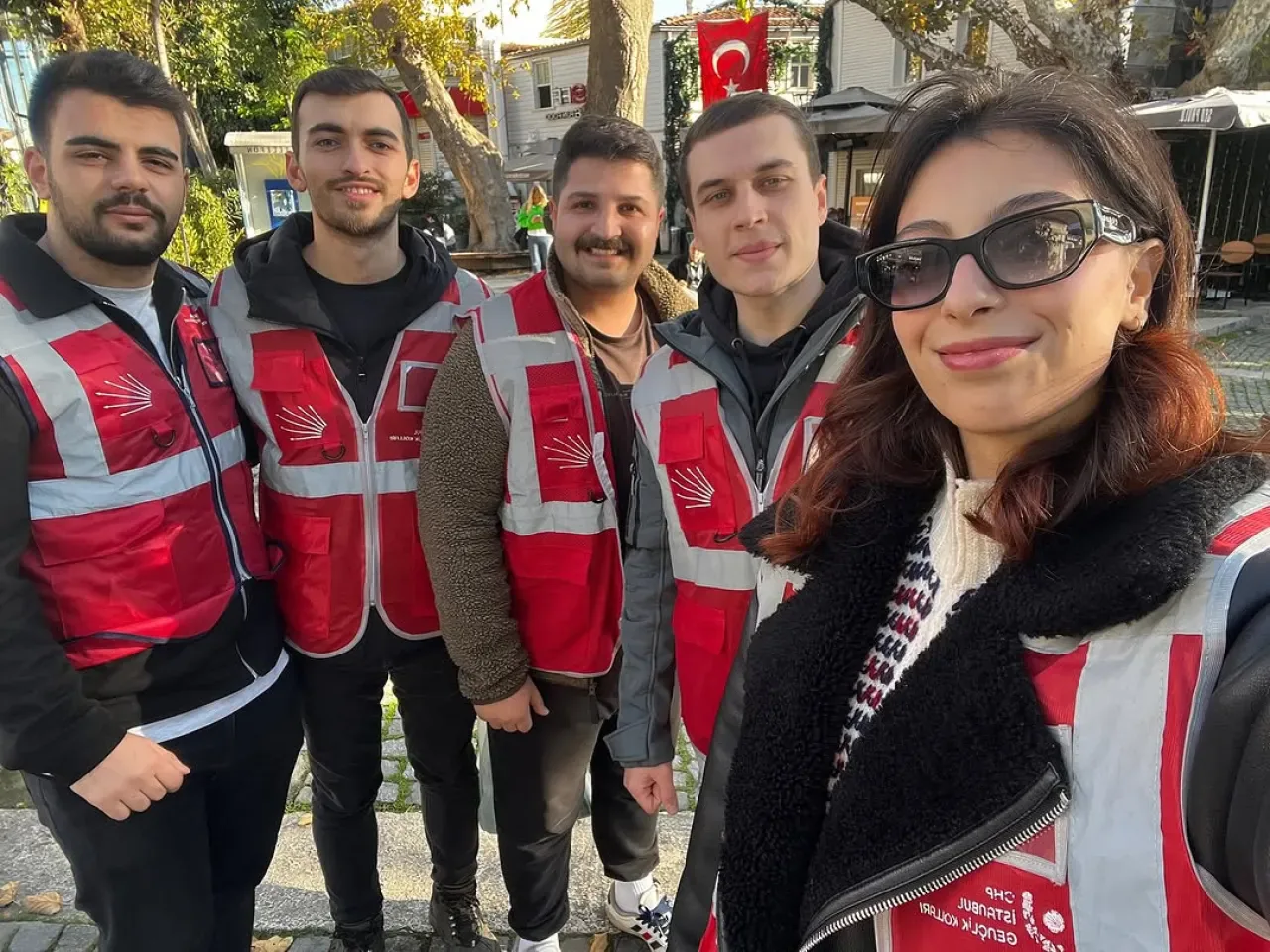 İstanbul CHP Üsküdar Gençlik Kolları Sokak Hayvanları İçin Mama Dağıttı ve Kadın Emekçileri Destekledi İstanbul CHP Üsküdar Gençlik Kolları Sokak Hayvanları İçin Mama Dağıttı ve Kadın Emekçileri Destekledi