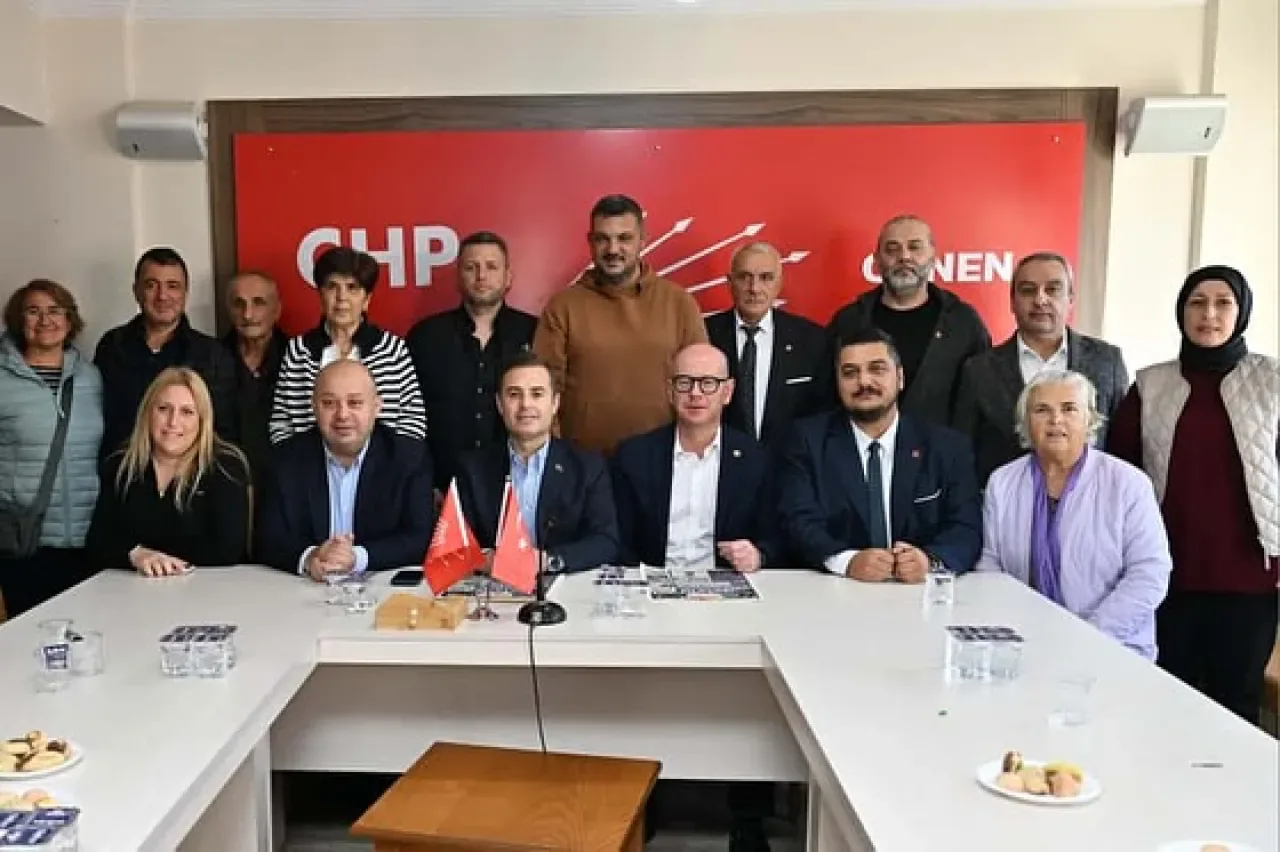 CHP'li Milletvekili Serkan Sarı'dan Gönen'de Siyaset İçi İstişare CHP'li Milletvekili Serkan Sarı'dan Gönen'de Siyaset İçi İstişare