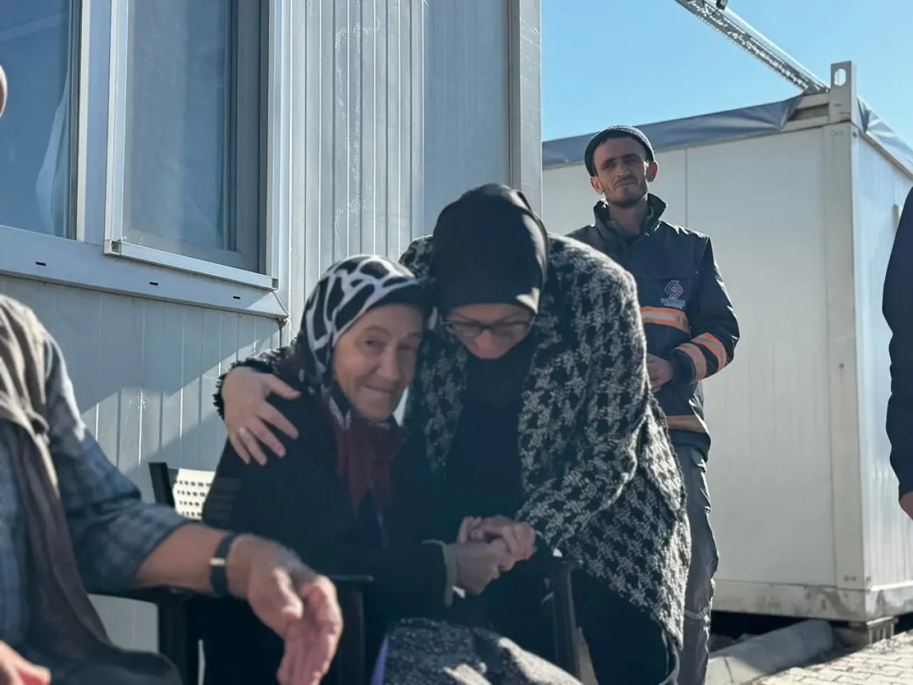 Balıkesir'de Afet Sonrası Geçici Konaklama Merkezinde Yaşam Balıkesir'de Afet Sonrası Geçici Konaklama Merkezinde Yaşam