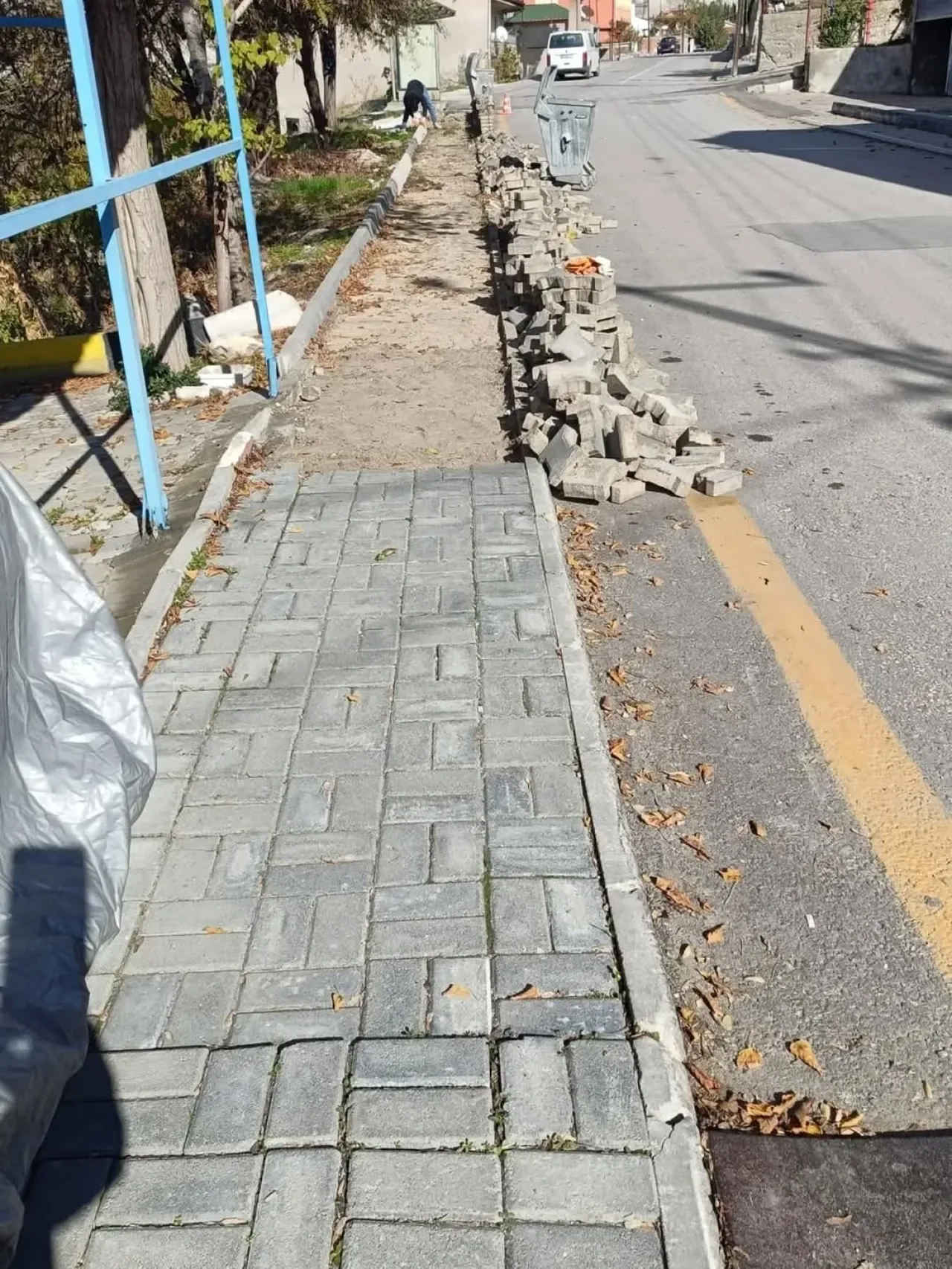 Nallıhan'da Çayırhan Mahallesi Kaldırımları Yenileniyor Nallıhan'da Çayırhan Mahallesi Kaldırımları Yenileniyor
