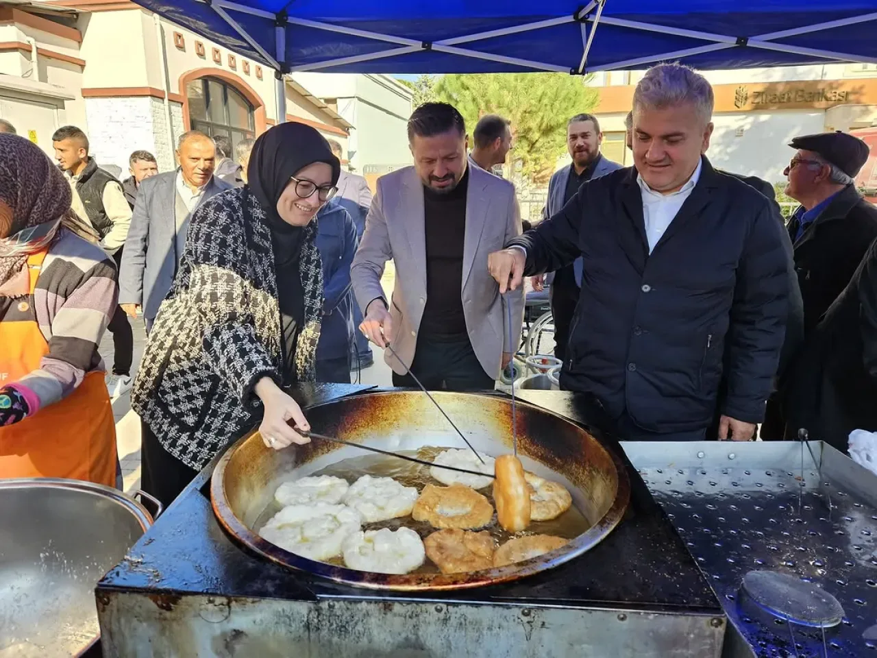 Balıkesir Milletvekili Belgin Uygur, Sındırgı'da Esnaf Ziyareti Gerçekleştirdi Balıkesir Milletvekili Belgin Uygur, Sındırgı'da Esnaf Ziyareti Gerçekleştirdi