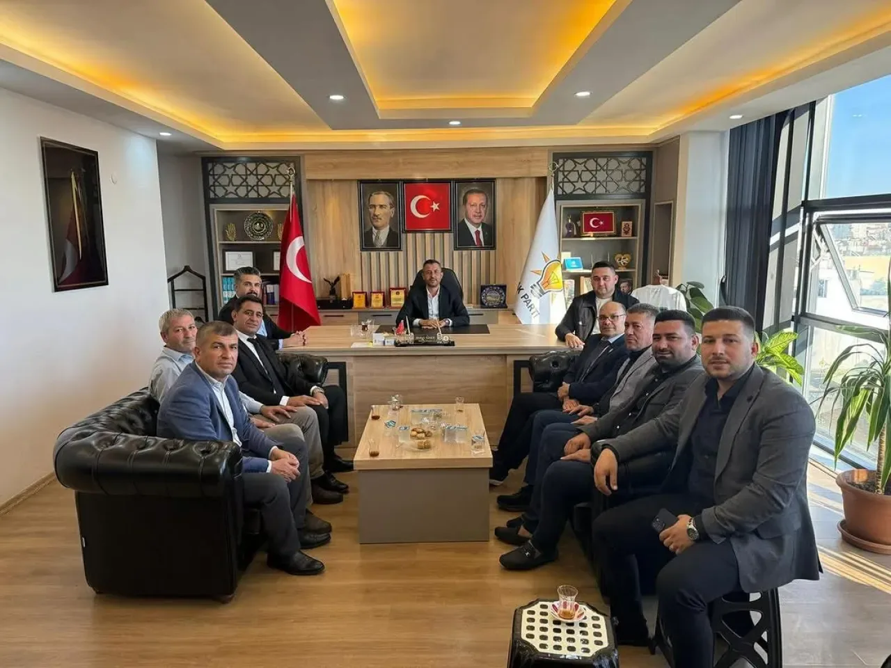Serik Esnaf ve Sanatkarlar Odası Yönetimi AK Parti İlçe Başkanlığı'nı Ziyaret Etti Serik Esnaf ve Sanatkarlar Odası Yönetimi AK Parti İlçe Başkanlığı'nı Ziyaret Etti