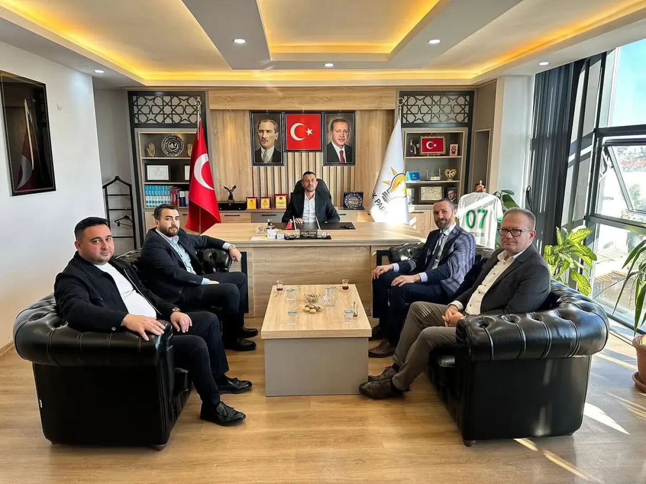 Serik'te AK Parti İlçe Başkanlığı'ndan Sendika Ziyareti Serik'te AK Parti İlçe Başkanlığı'ndan Sendika Ziyareti