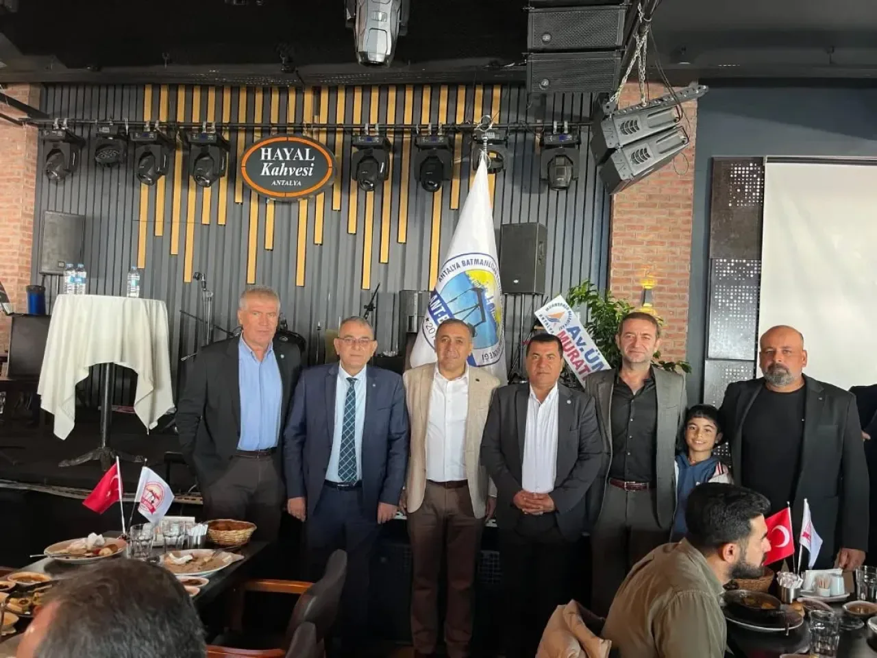 İYİ Parti Antalya Yönetimi, Batmanlılar Derneği'nin Kahvaltı Programına Katıldı İYİ Parti Antalya Yönetimi, Batmanlılar Derneği'nin Kahvaltı Programına Katıldı