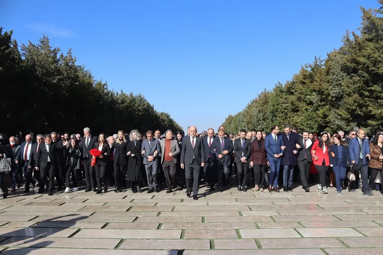 CHP Ankara İl Başkanlığı, Anıtkabir'de Atatürk'ün Huzurundaydı CHP Ankara İl Başkanlığı, Anıtkabir'de Atatürk'ün Huzurundaydı