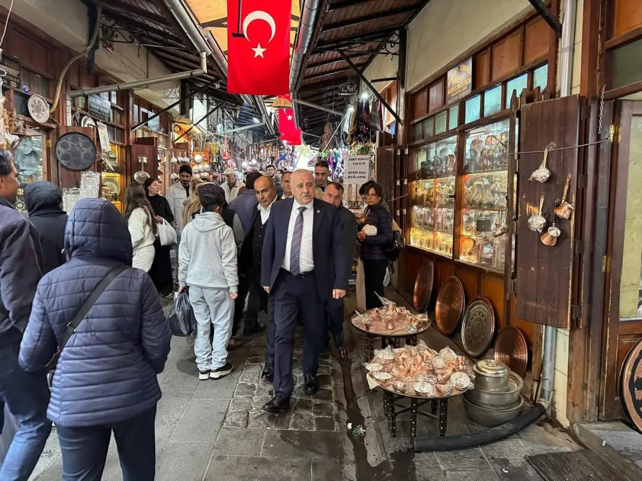 MHP'den Gaziantep'te Gönül Seferberliği: "Hayırlı Günler Komşum, Derdin Derdimiz" MHP'den Gaziantep'te Gönül Seferberliği: "Hayırlı Günler Komşum, Derdin Derdimiz"