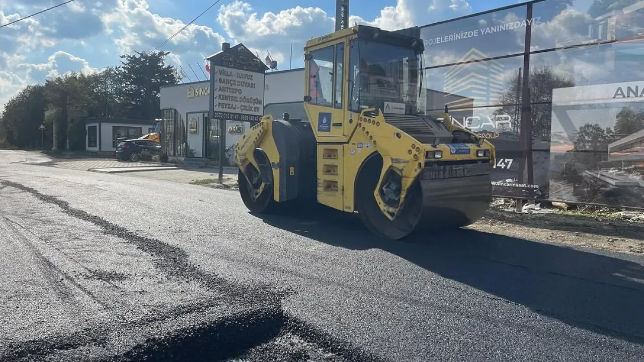 İstanbul Çatalca'da Gökçeali Caddesi'nde Asfaltlama Çalışması İstanbul Çatalca'da Gökçeali Caddesi'nde Asfaltlama Çalışması