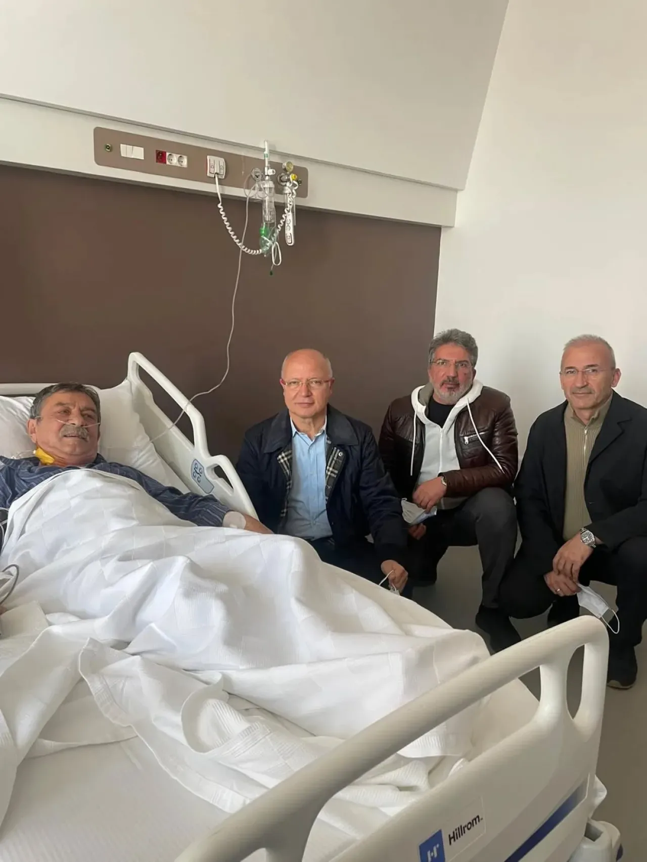 Davut Gürkan, Eski Osmangazi İl Başkanı Nihat Çubukçu'yu Hastanede Ziyaret Etti Davut Gürkan, Eski Osmangazi İl Başkanı Nihat Çubukçu'yu Hastanede Ziyaret Etti